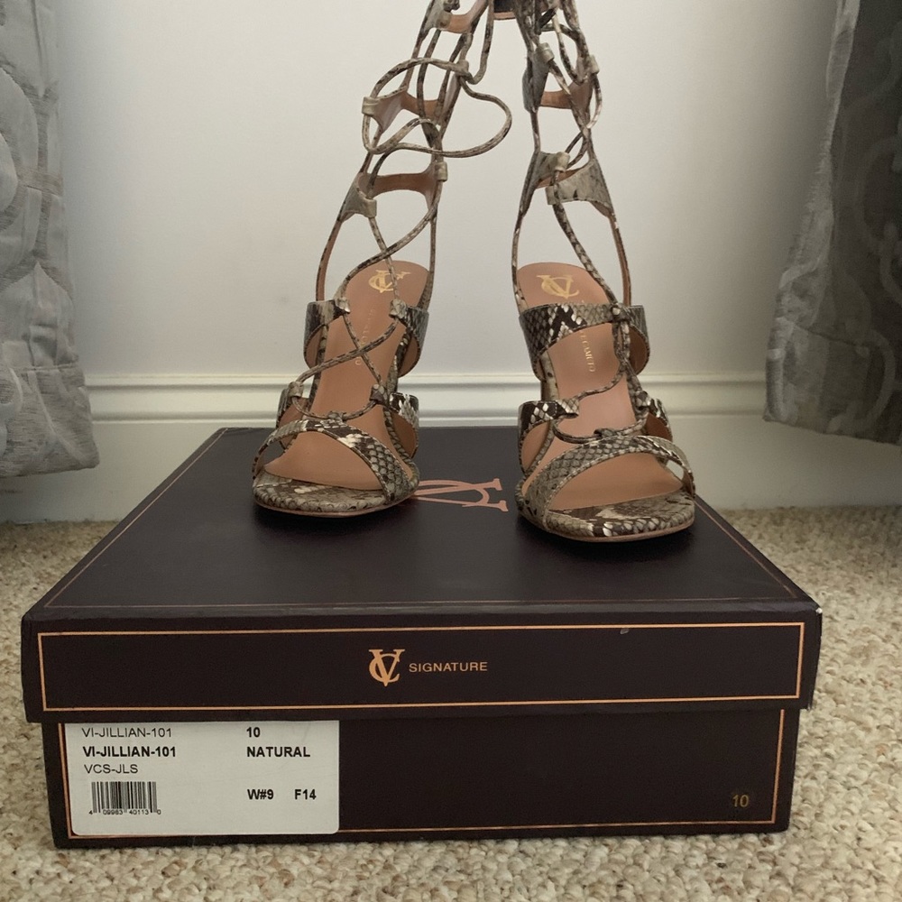 Vince Camuto
Natural Vi- Jillian